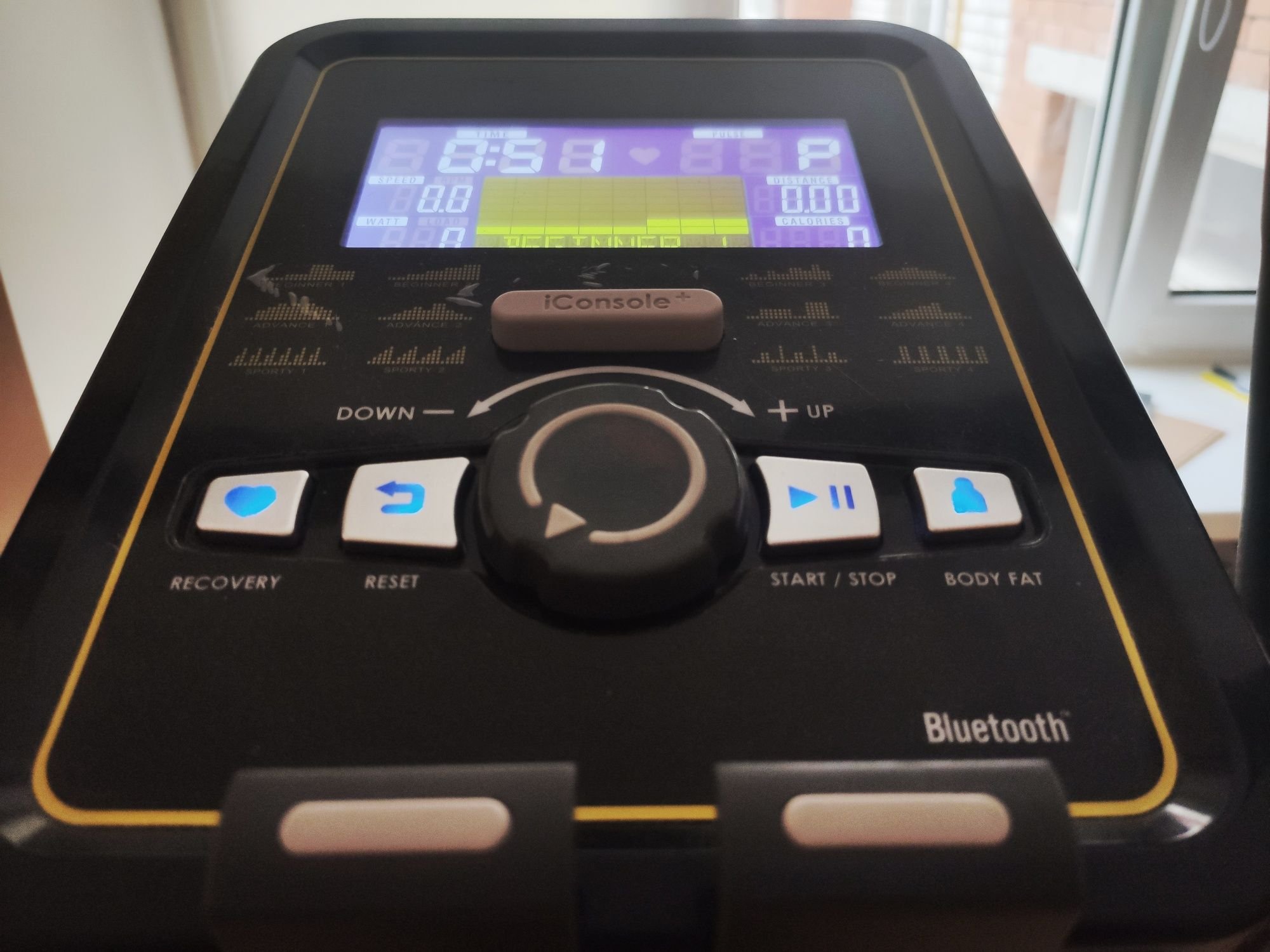 2025/07/image28329.jpeg OMA DB-4001 MOVE – Compact Elliptical Machine with Magnetic Resistance & LCD Monitor